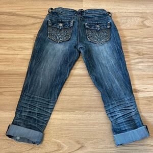 2000s Almost Famous Low-rise Dark Blue Embroidered Back-Pocket Capris